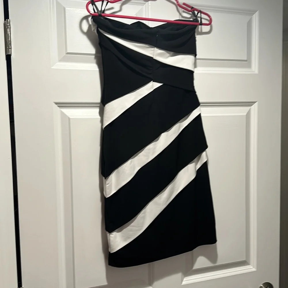 White House Black Market instantly slimming size 2 - Picture 2 of 2